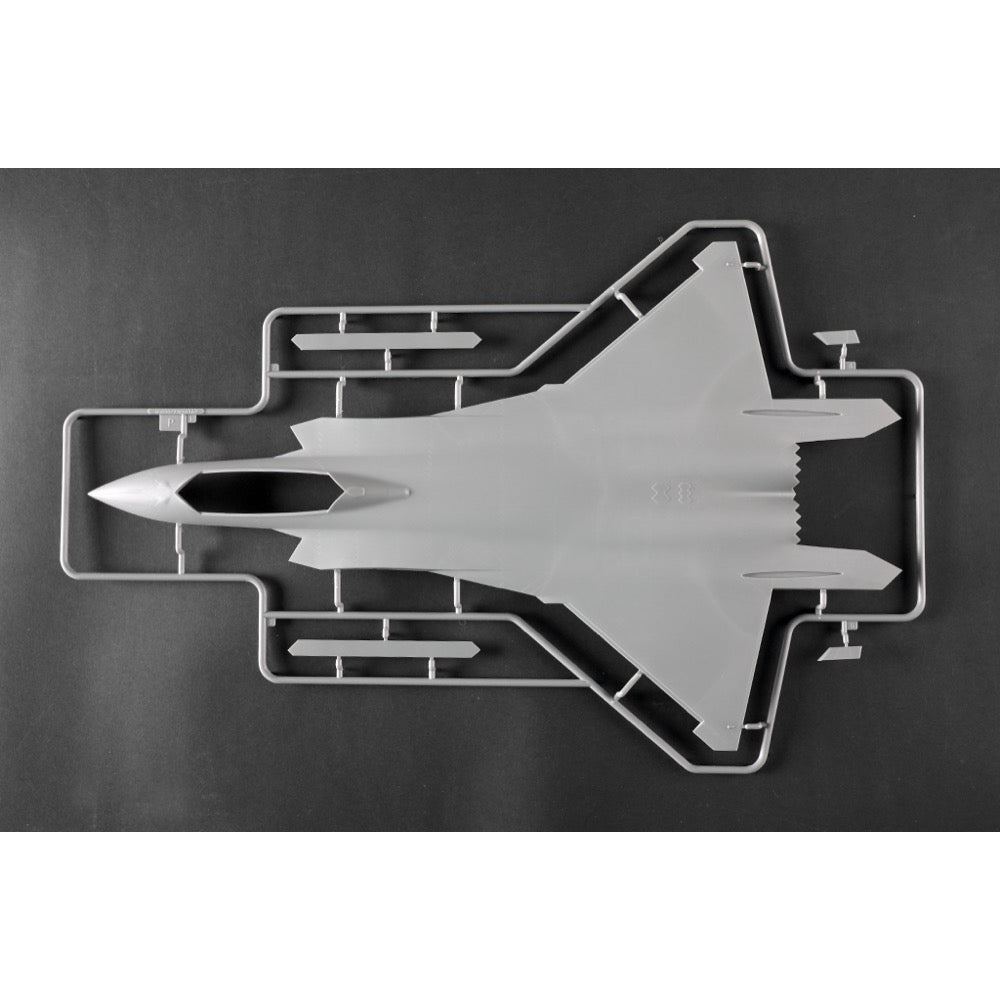 Trumpeter 1/48 Chinese J-20S Mighty Dragon Plastic Model Kit