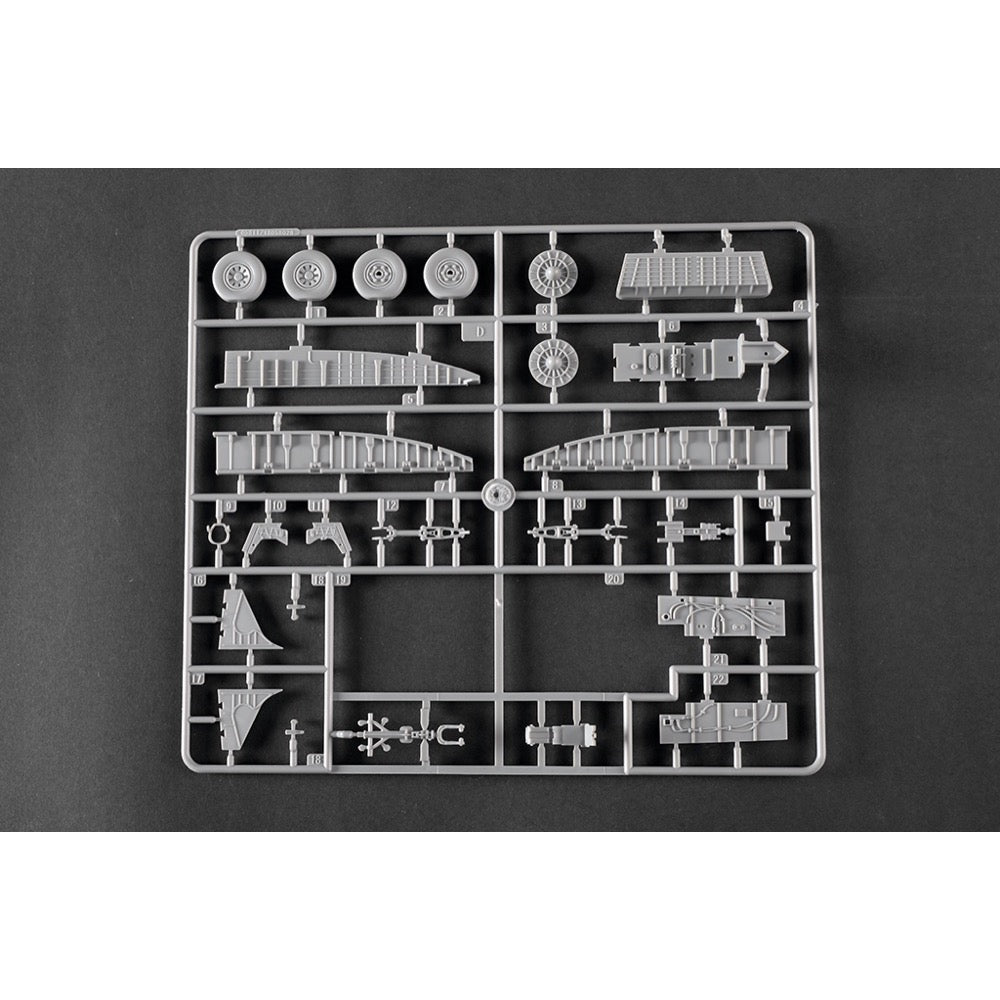 Trumpeter 1/48 Chinese J-20S Mighty Dragon Plastic Model Kit