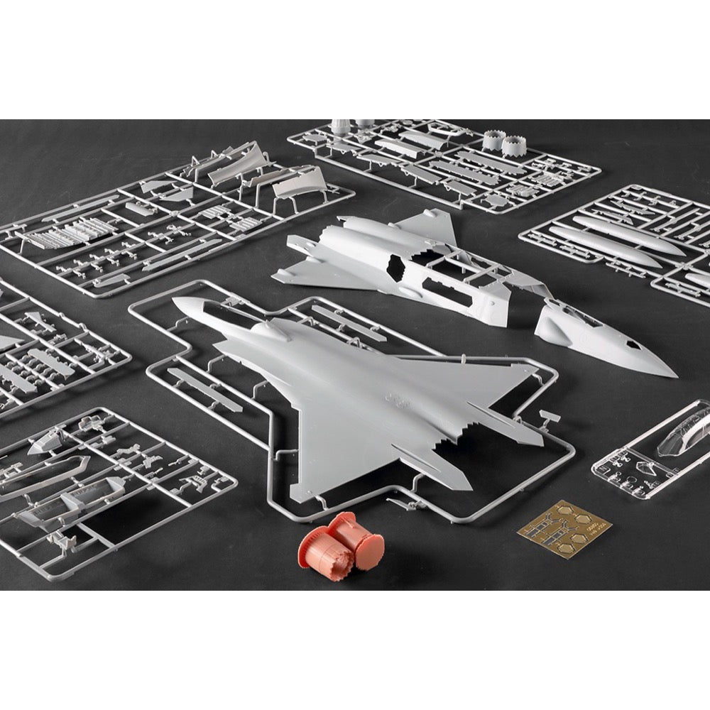 Trumpeter 1/48 Chinese J-20S Mighty Dragon Plastic Model Kit