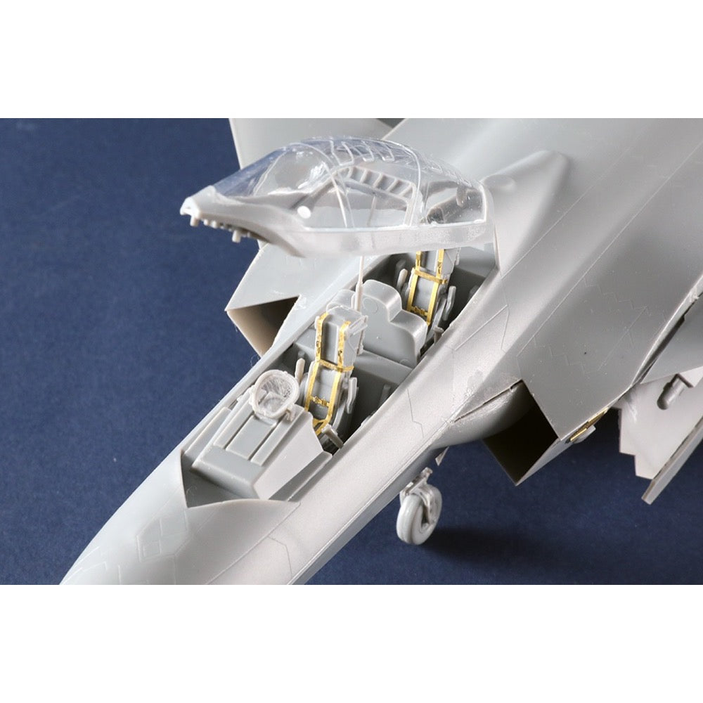 Trumpeter 1/48 Chinese J-20S Mighty Dragon Plastic Model Kit