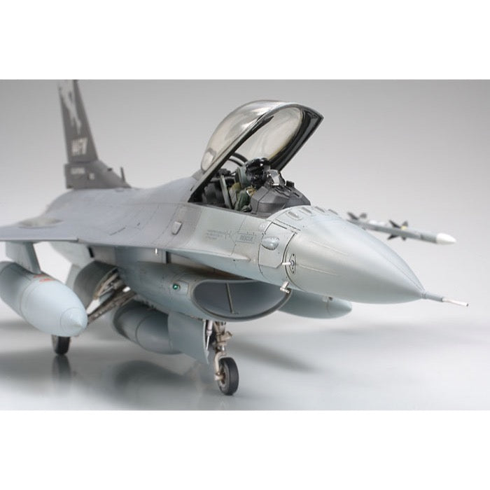 Tamiya 61101 1/48 Lockheed Martin F-16C (Block 25/32)
