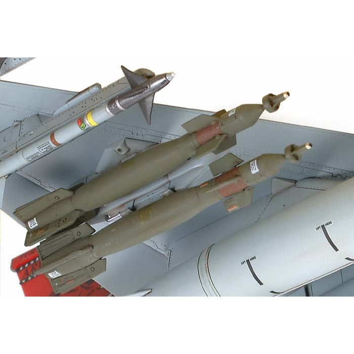 Tamiya 61101 1/48 Lockheed Martin F-16C (Block 25/32)