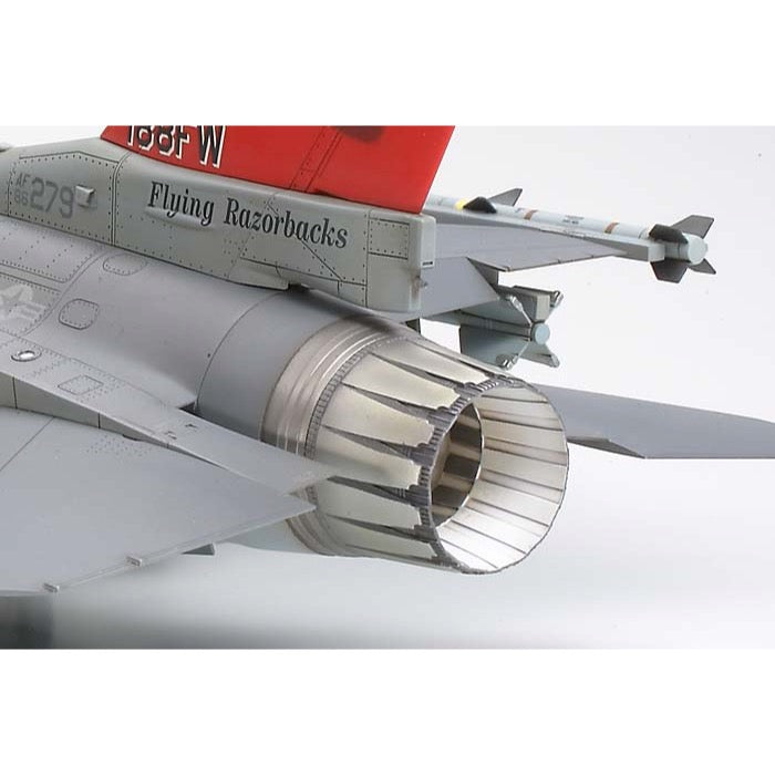 Tamiya 61101 1/48 Lockheed Martin F-16C (Block 25/32)