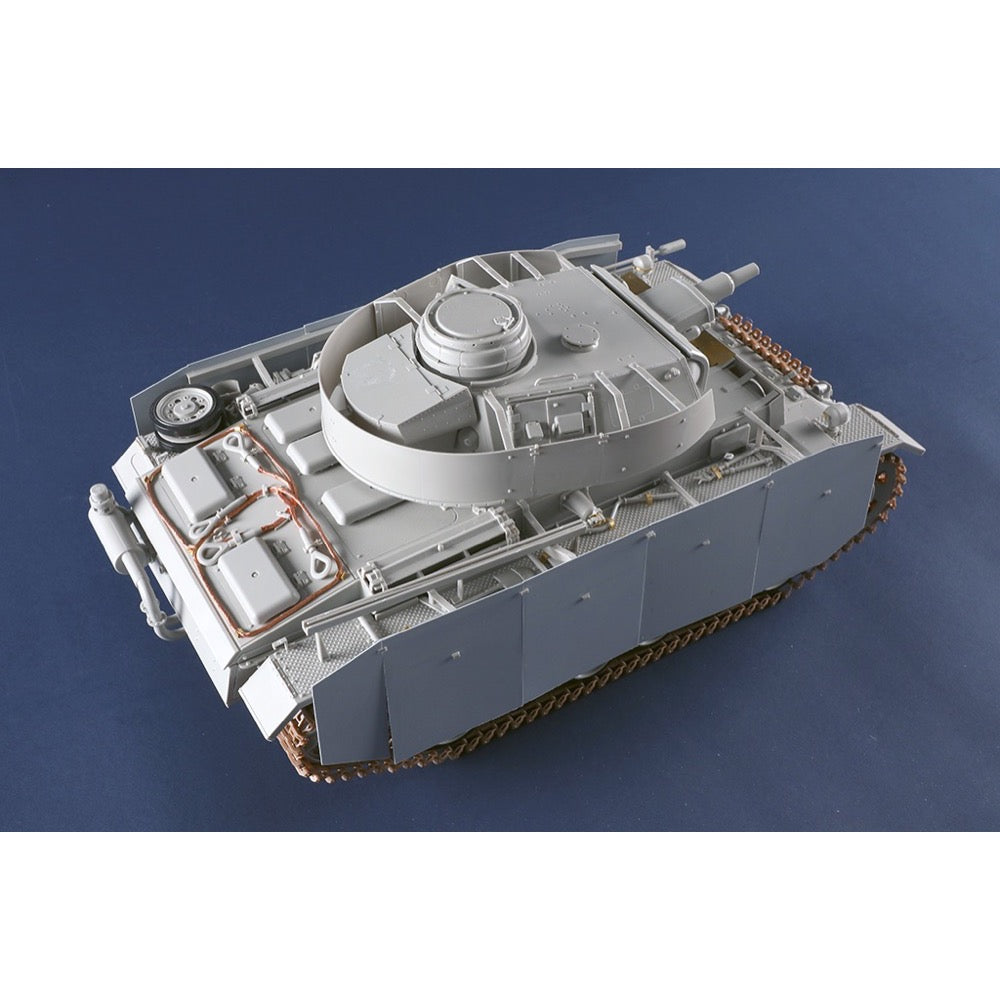 Trumpeter 1/16 Pz.Kpfw.III Ausf.N Plastic Model Kit