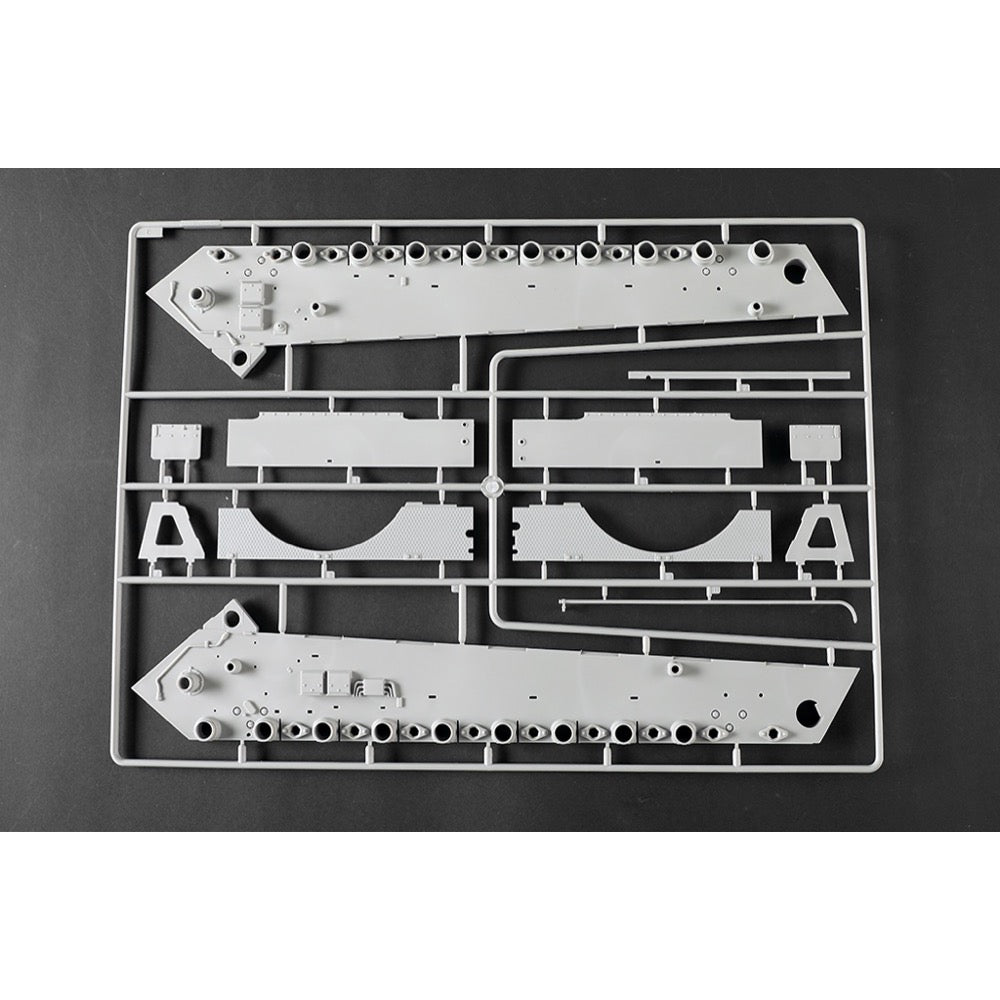Trumpeter 1/16 Pz.Kpfw.VI Sd.Kfz.182 Tiger II (Henschel 105mm) Plastic Model Kit