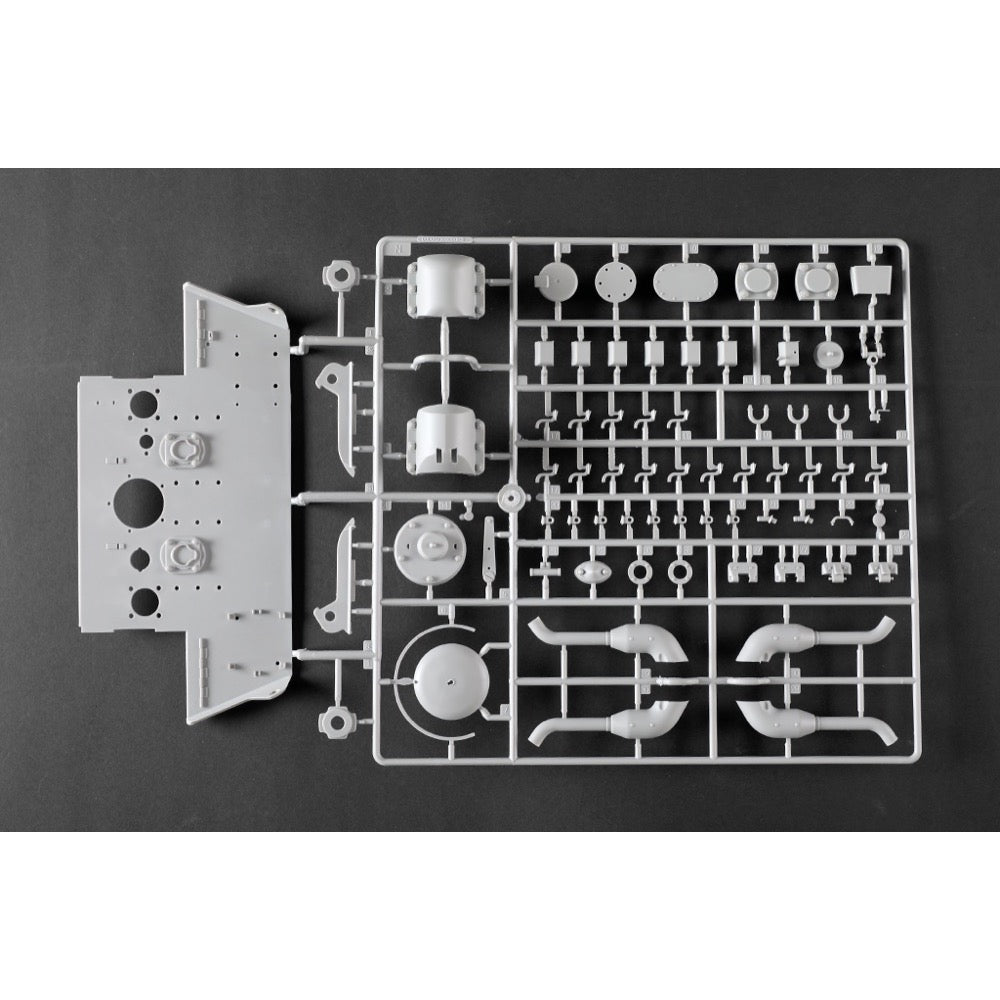Trumpeter 1/16 Pz.Kpfw.VI Sd.Kfz.182 Tiger II (Henschel 105mm) Plastic Model Kit