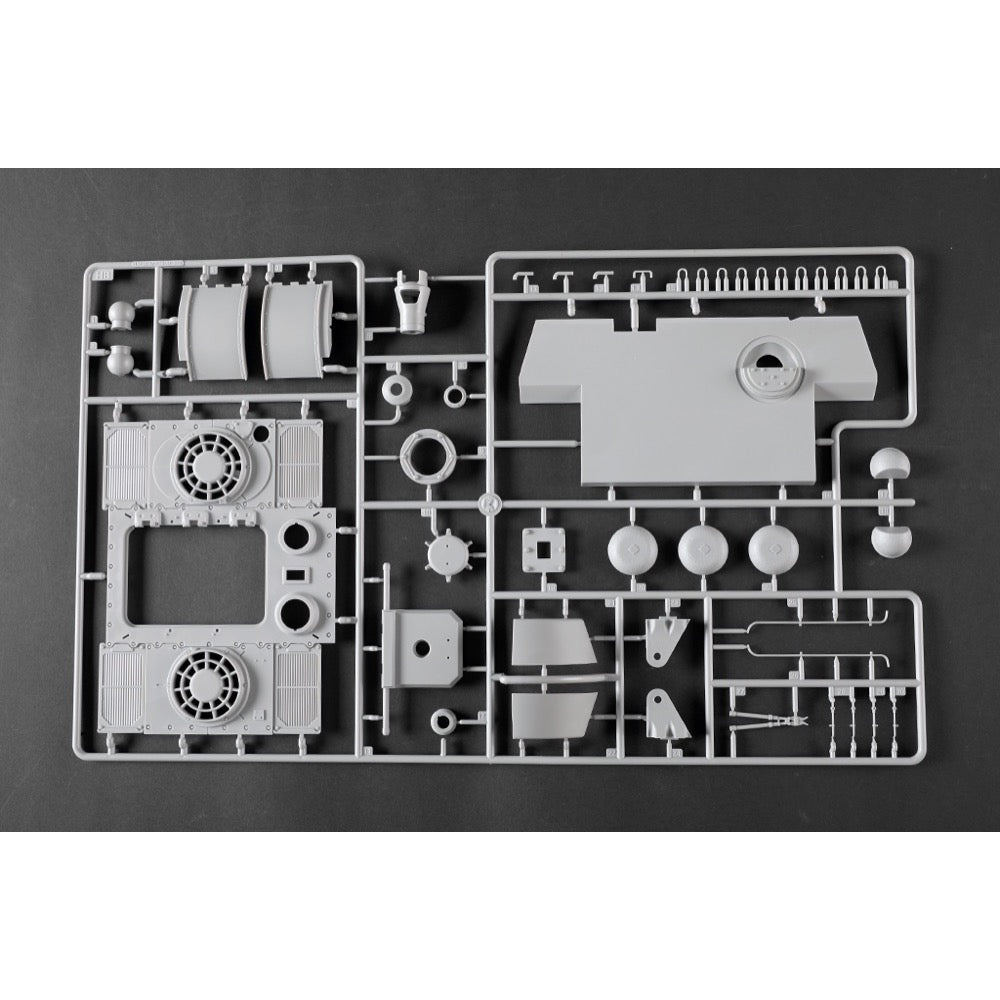 Trumpeter 1/16 Pz.Kpfw.VI Sd.Kfz.182 Tiger II (Henschel 105mm) Plastic Model Kit