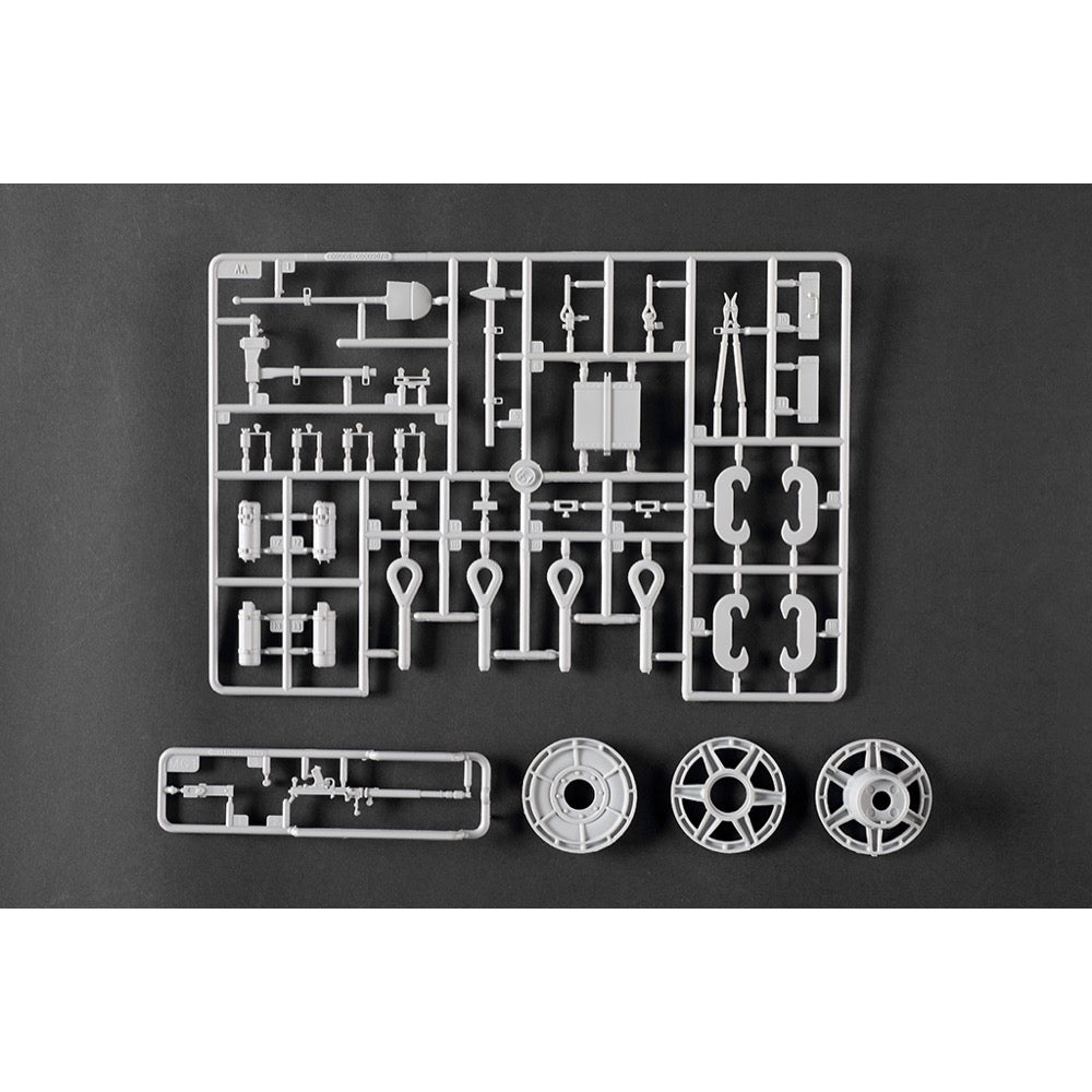 Trumpeter 1/16 Pz.Kpfw.VI Sd.Kfz.182 Tiger II (Henschel 105mm) Plastic Model Kit