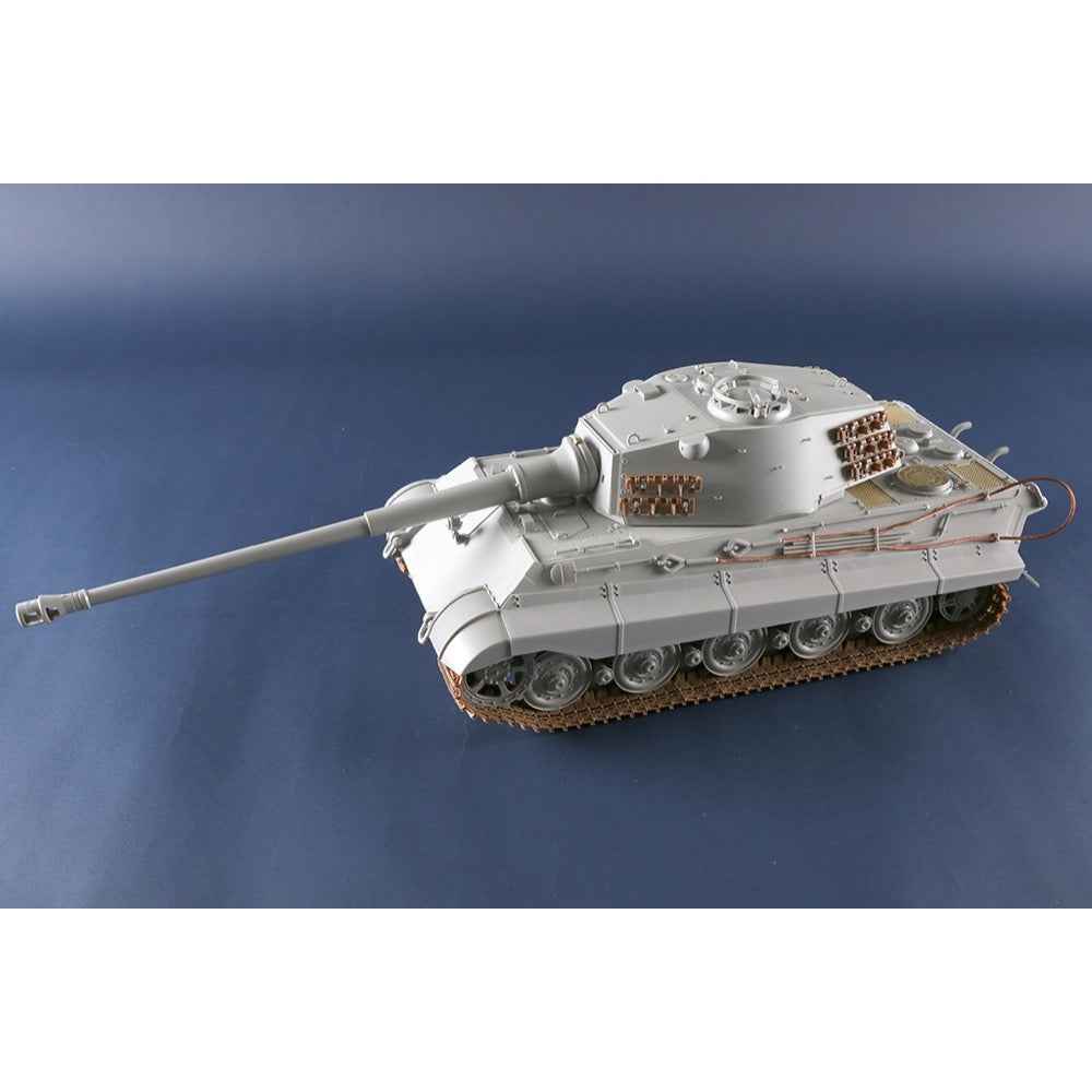 Trumpeter 1/16 Pz.Kpfw.VI Sd.Kfz.182 Tiger II (Henschel 105mm) Plastic Model Kit