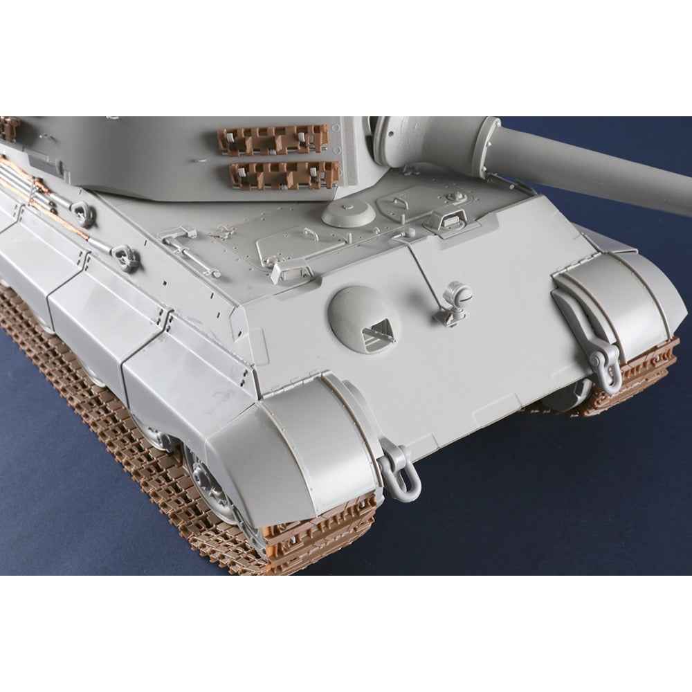 Trumpeter 1/16 Pz.Kpfw.VI Sd.Kfz.182 Tiger II (Henschel 105mm) Plastic Model Kit