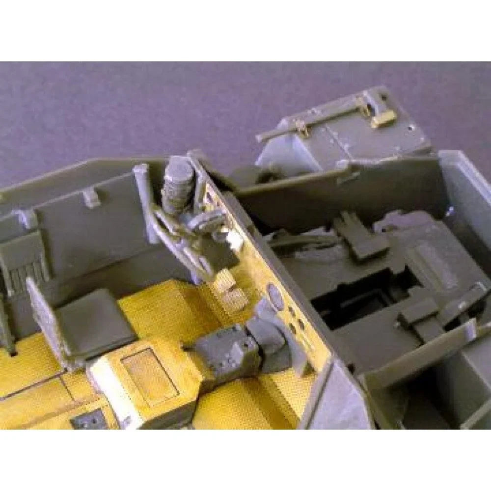 AFV 35068 1/35 SDKFZ251 D/9 75mm Gun Truck