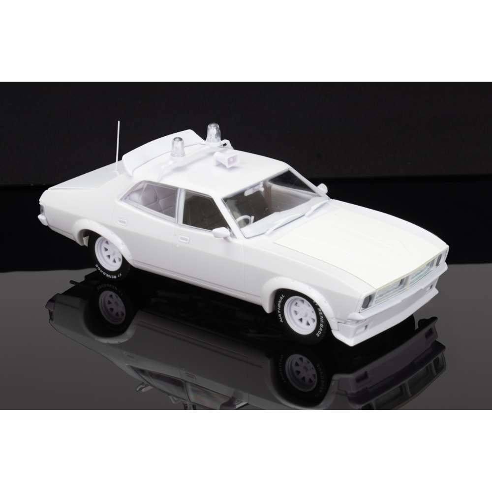 DDA 1/24 XB Pursuit Ford Falcon Sealed Body Opening Bonnet w/Engine Plastic Model Kit