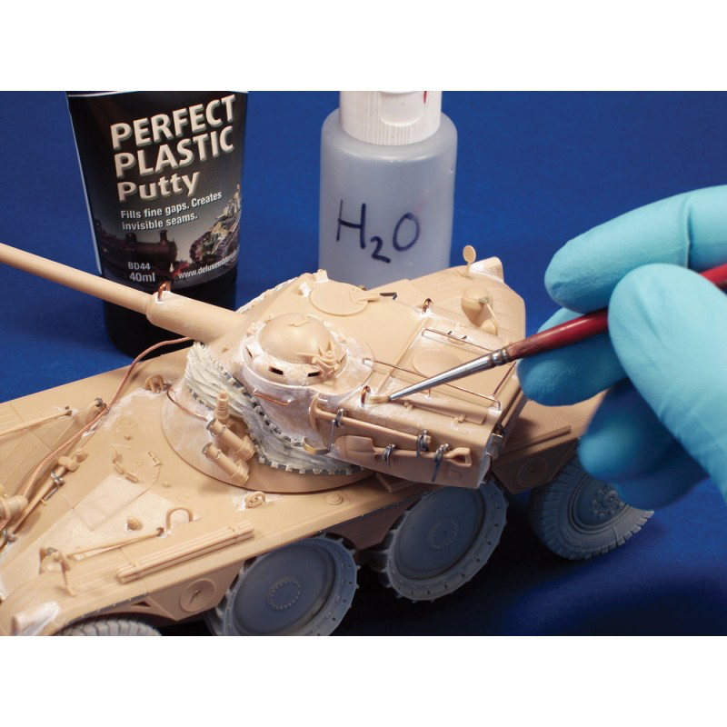 Deluxe Materials BD44 Perfect Plastic Putty