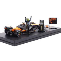 Minichamps 530258704 1/64 Mclaren Formula 1 Team Mcl39 Lando Norris World Champion Abu Dhabi Gp 2025 With Standing Figurine, Pitboard And Position Board