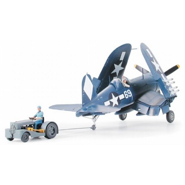 Tamiya 61085 1/48 F4U-1D Corsair with Tug