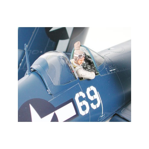 Tamiya 61085 1/48 F4U-1D Corsair with Tug